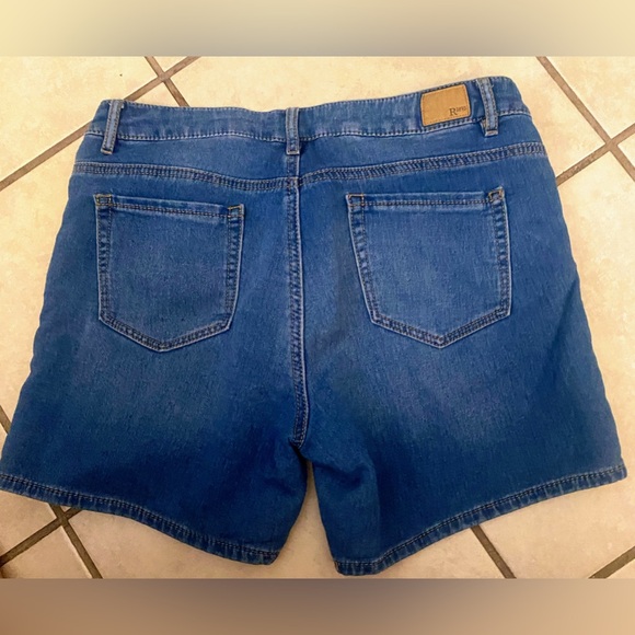 Woman’s R1893 Roebuck & co MIDI Jean Shorts - Picture 2 of 5